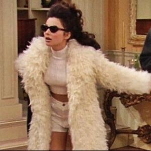 Meet your Posher, Ella